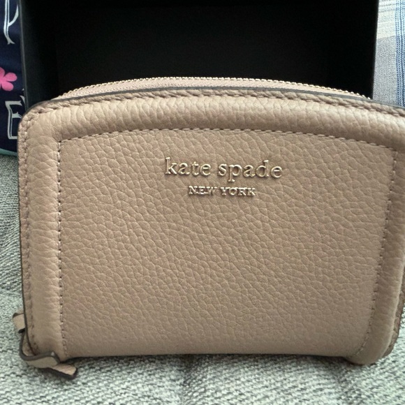 kate spade Handbags - Brand New Kate Spade Knott small compact wallet - Kraft Paper